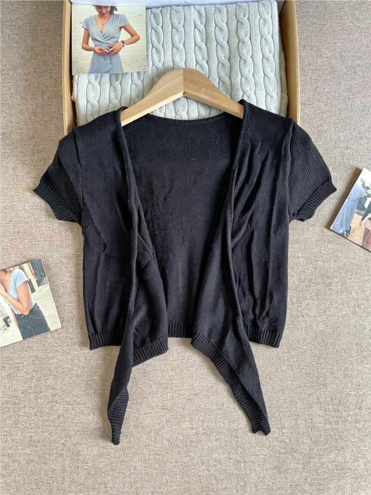 Siyah Kısaltılmış Bağcıklı Hır - Crop Cardigan Vintage incelemesi ve fiyatı